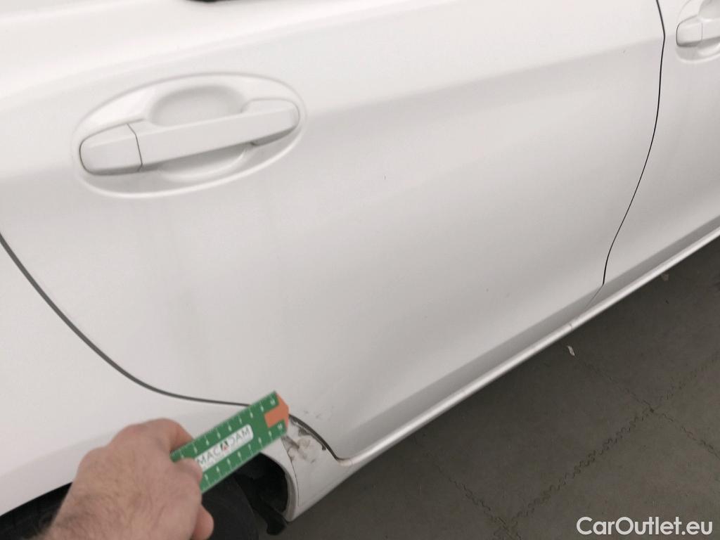  Toyota  Yaris TOYOTA  / 2017 / 5P / berlina con portón 1.5 100H Active #4