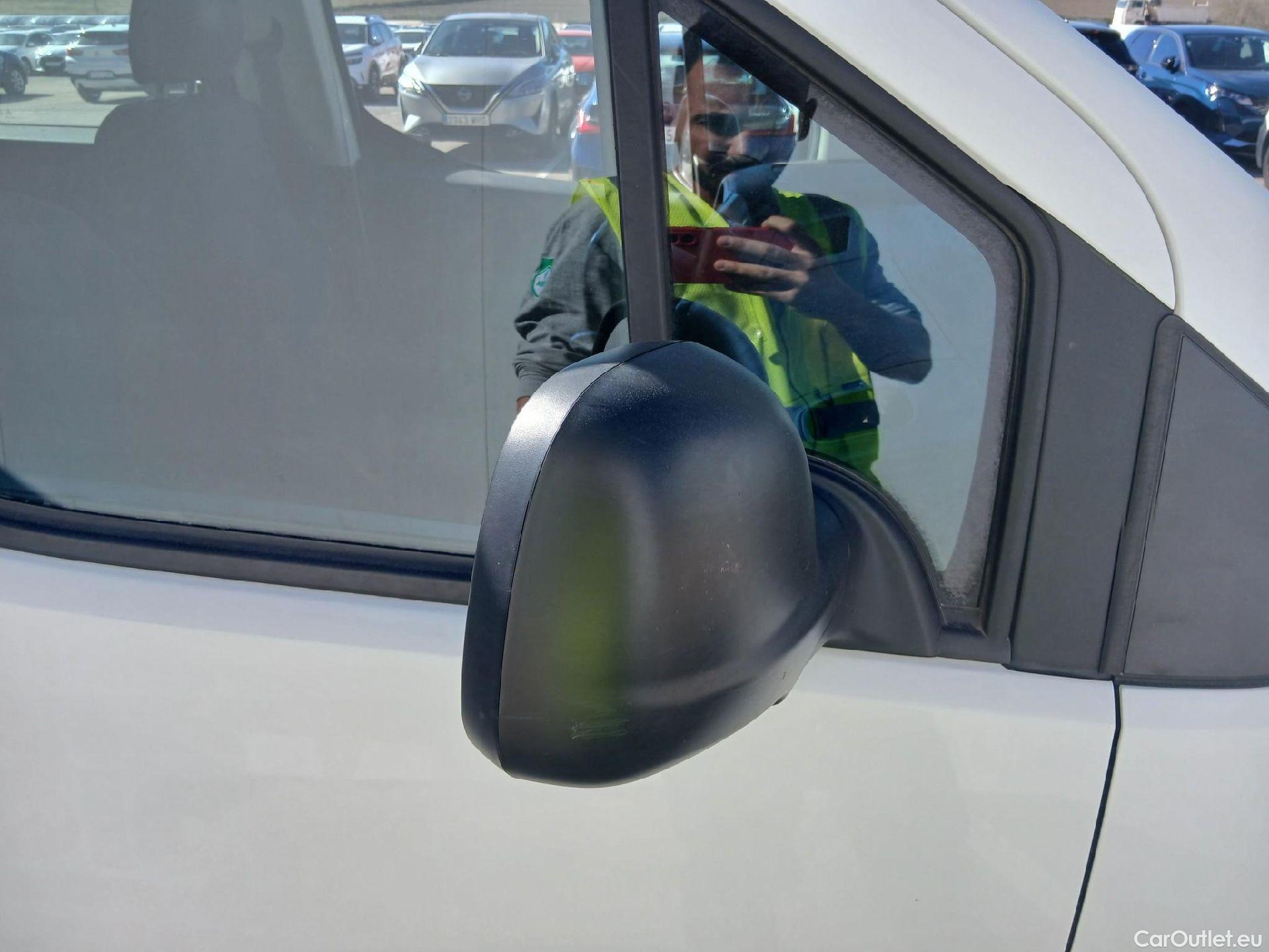  Citroen  Berlingo CITROEN  / 2018 / 5P / combi Talla M BlueHDi 100 S&S LIVE PACK (IND) #23