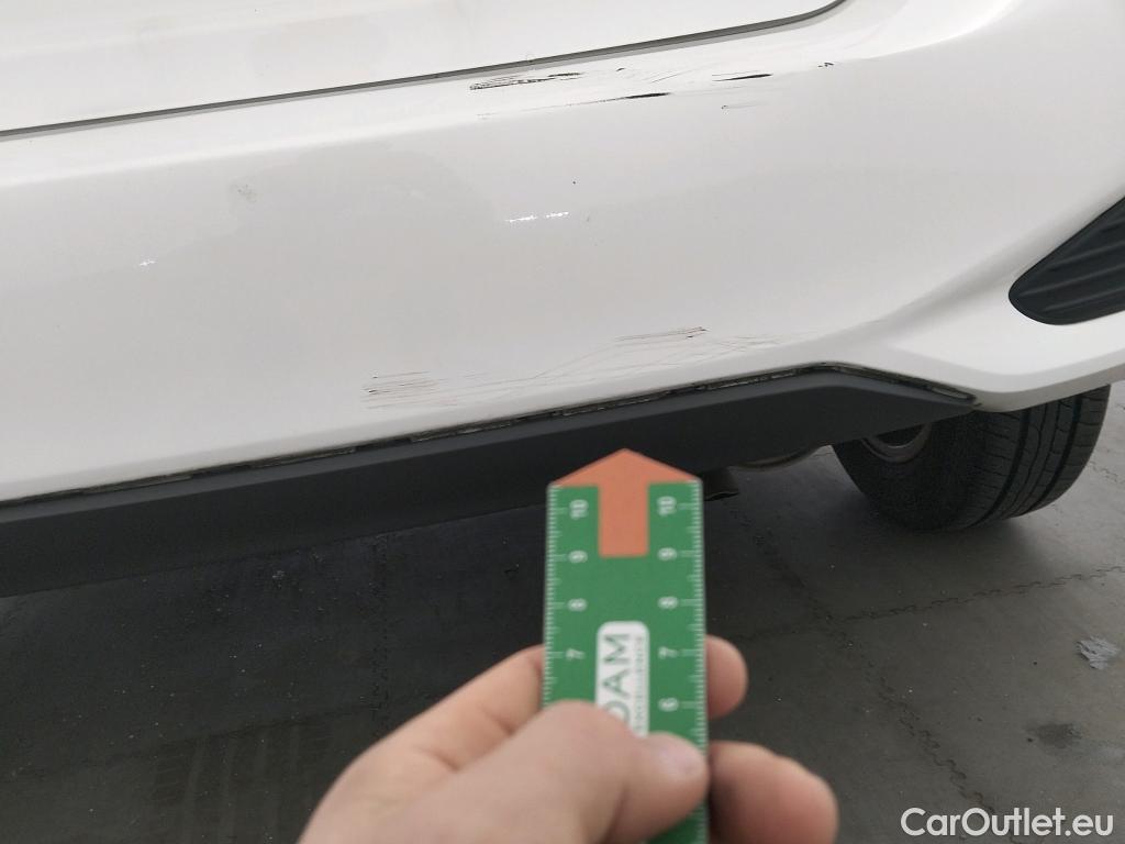  Toyota  Yaris TOYOTA  / 2017 / 5P / berlina con portón 1.5 100H Active #18