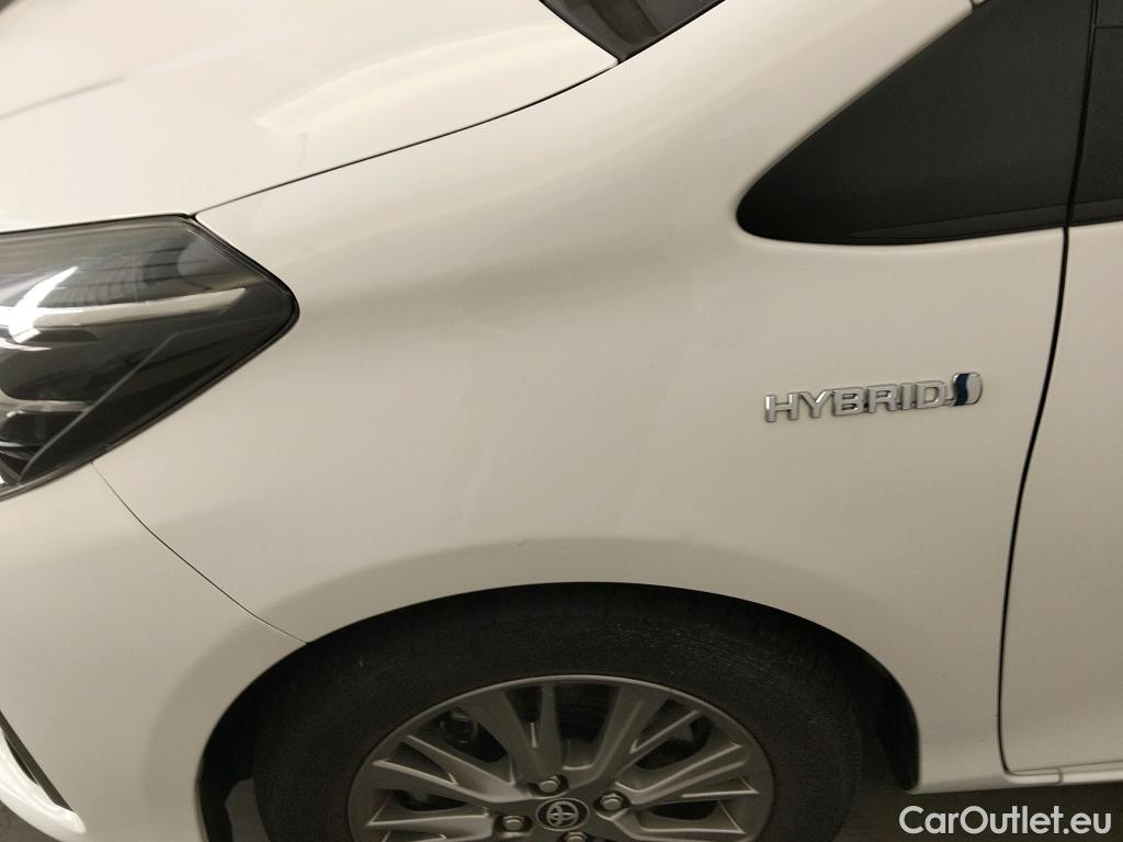  Toyota  Yaris TOYOTA  / 2017 / 5P / berlina con portón 1.5 100H Active #19