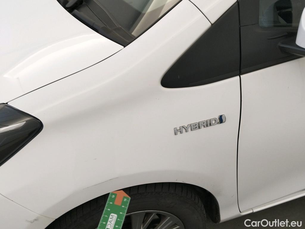  Toyota  Yaris TOYOTA  / 2017 / 5P / berlina con portón 1.5 100H Active #2