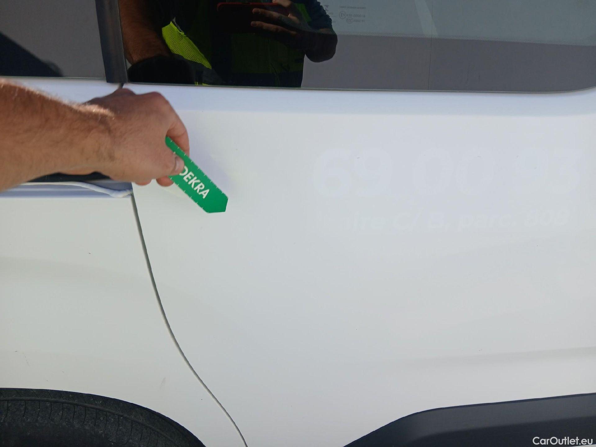  Citroen  Berlingo CITROEN  / 2018 / 5P / combi Talla M BlueHDi 100 S&S LIVE PACK (IND) #20