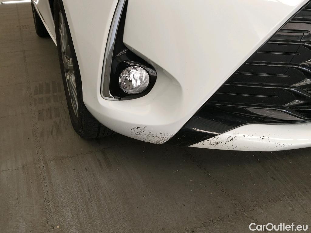  Toyota  Yaris TOYOTA  / 2017 / 5P / berlina con portón 1.5 100H Active #11
