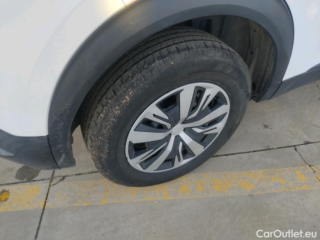  Peugeot  2008 PEUGEOT  / 2019 / 5P / todoterreno Active BlueHDI 81kW (110CV) #25