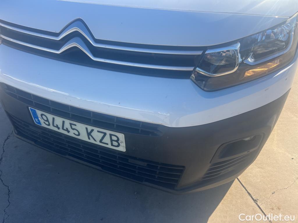  Citroen  Berlingo CITROEN  / 2018 / 4P / combi Talla M BlueHDi 100 LIVE (AC) #25