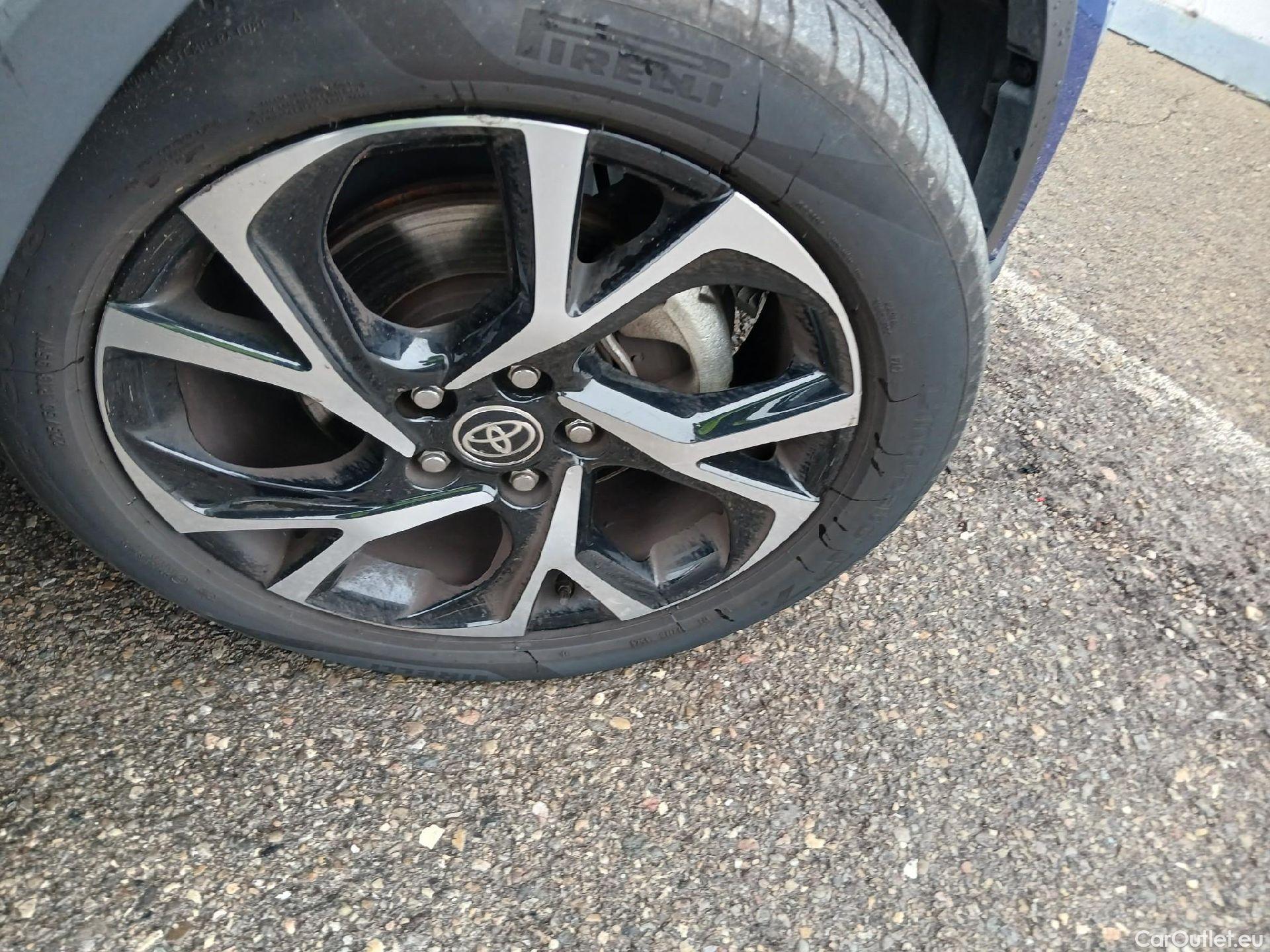  Toyota  C-HR TOYOTA  / 2019 / 5P / todoterreno 1.8 125H Advance #33