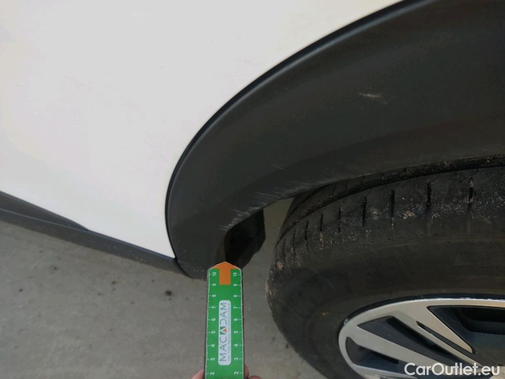  Peugeot  2008 PEUGEOT  / 2019 / 5P / todoterreno Active BlueHDI 81kW (110CV) #16