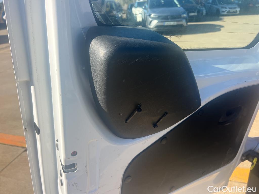  Citroen  Berlingo CITROEN  / 2018 / 4P / combi Talla M BlueHDi 100 LIVE (AC) #27