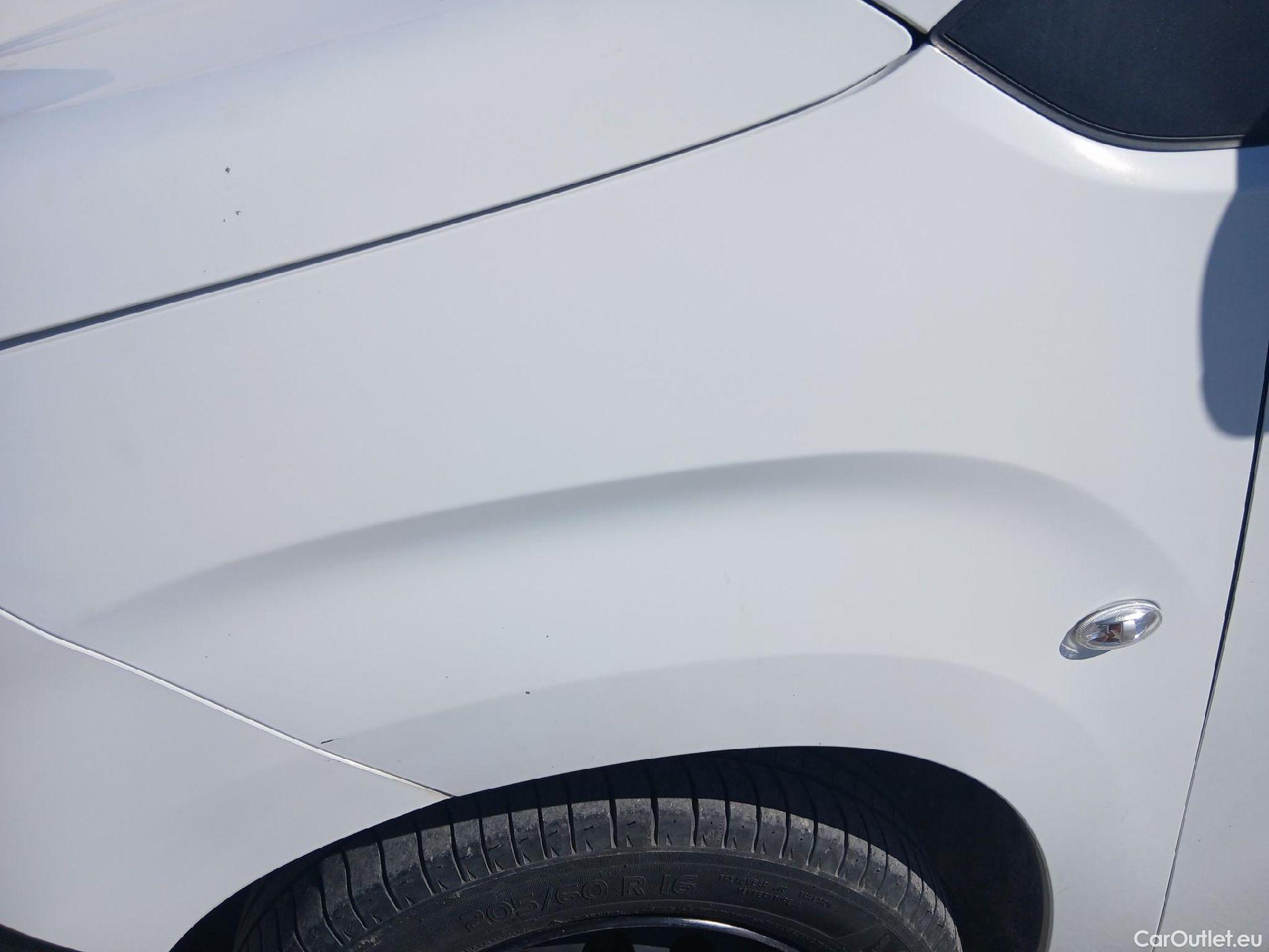  Citroen  Berlingo CITROEN  / 2018 / 5P / combi Talla M BlueHDi 100 S&S LIVE PACK (IND) #9