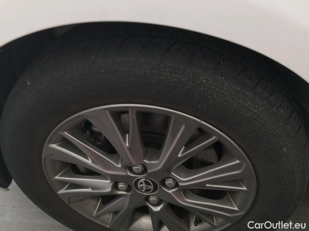  Toyota  Yaris TOYOTA  / 2017 / 5P / berlina con portón 1.5 100H Active #5