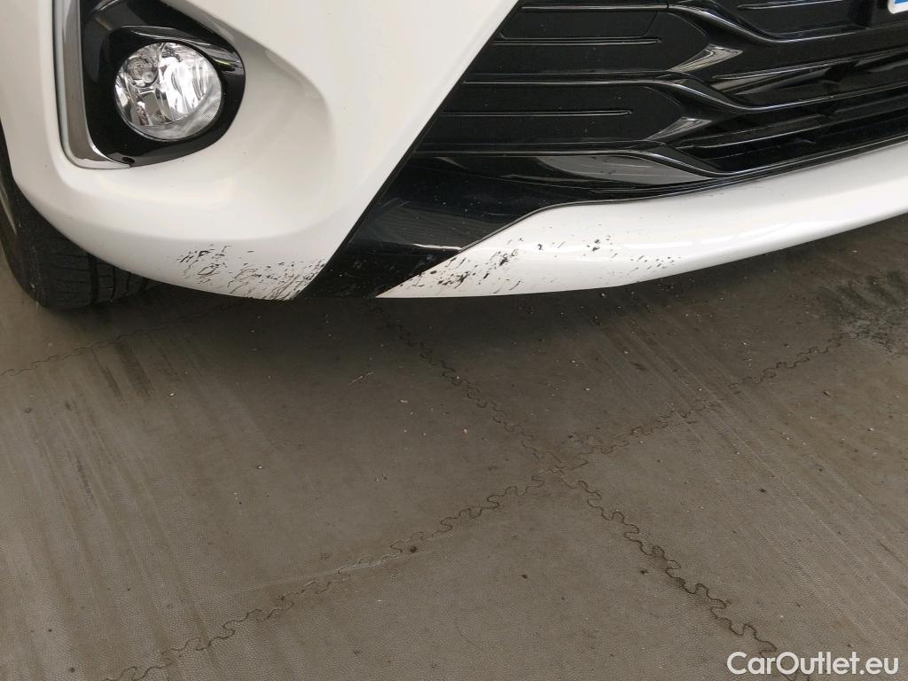  Toyota  Yaris TOYOTA  / 2017 / 5P / berlina con portón 1.5 100H Active #15