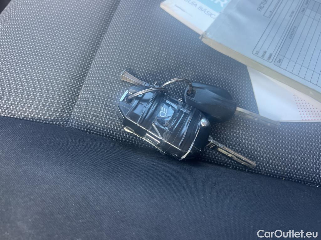  Citroen  Berlingo CITROEN  / 2018 / 4P / combi Talla M BlueHDi 100 LIVE (AC) #1