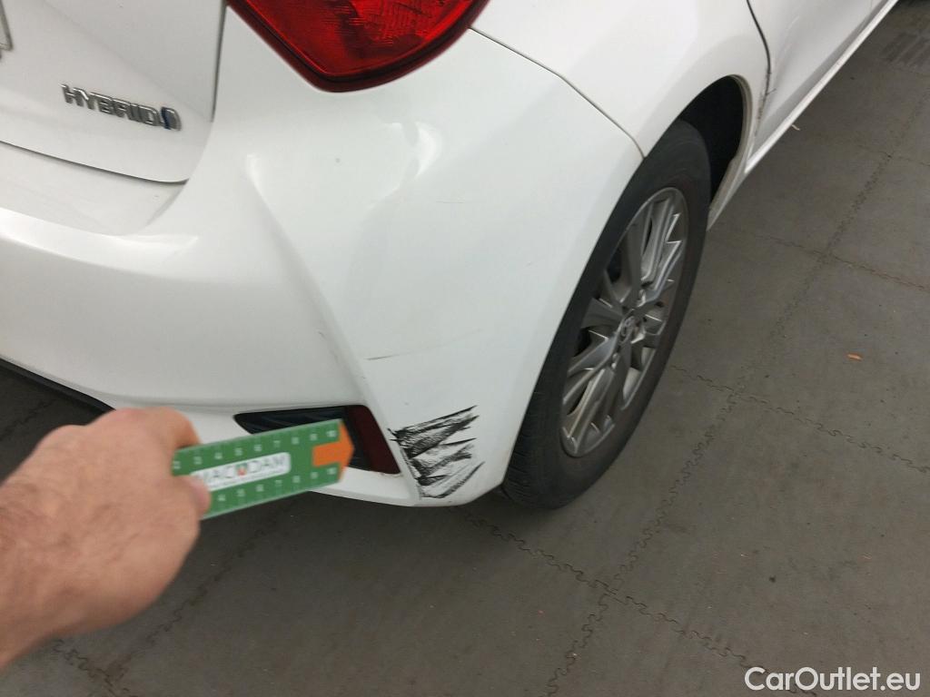  Toyota  Yaris TOYOTA  / 2017 / 5P / berlina con portón 1.5 100H Active #12