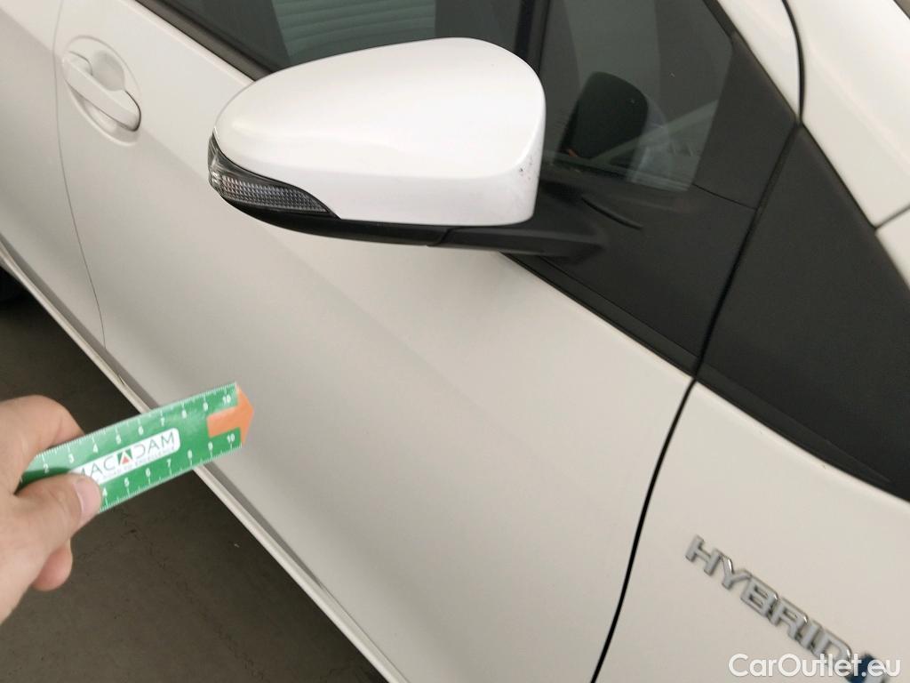  Toyota  Yaris TOYOTA  / 2017 / 5P / berlina con portón 1.5 100H Active #10