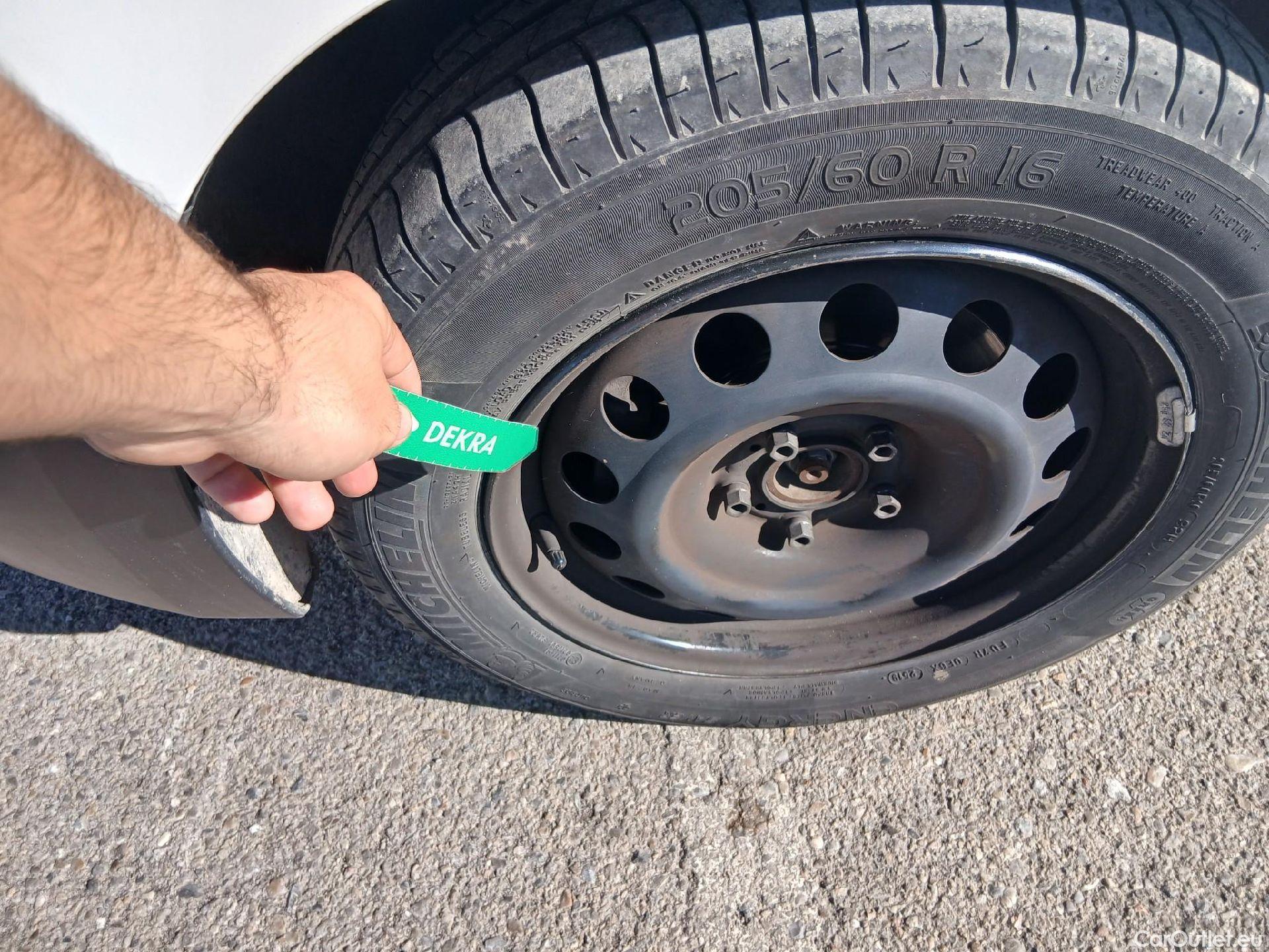  Citroen  Berlingo CITROEN  / 2018 / 5P / combi Talla M BlueHDi 100 S&S LIVE PACK (IND) #8