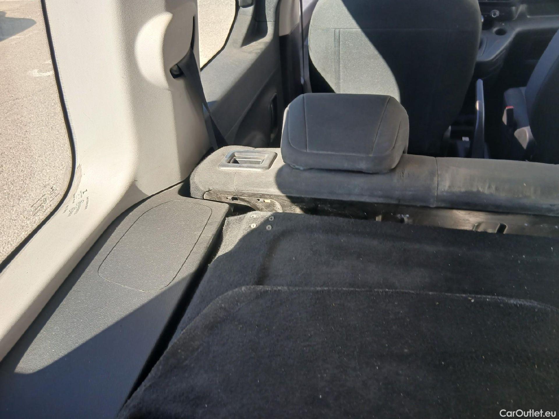  Citroen  Berlingo CITROEN  / 2018 / 5P / combi Talla M BlueHDi 100 S&S LIVE PACK (IND) #37