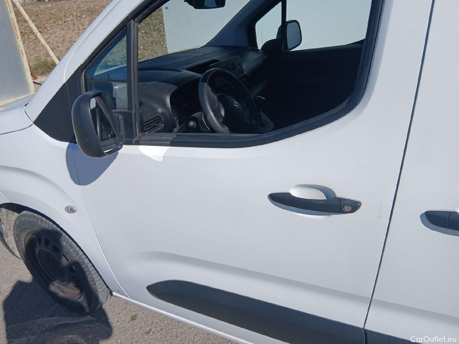  Citroen  Berlingo CITROEN  / 2018 / 5P / combi Talla M BlueHDi 100 S&S LIVE PACK (IND) #11