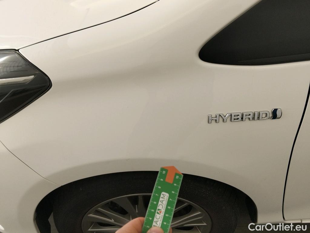  Toyota  Yaris TOYOTA  / 2017 / 5P / berlina con portón 1.5 100H Active #20