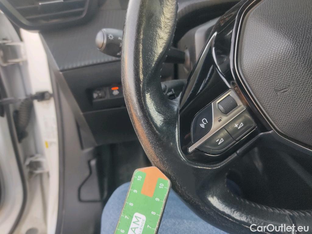  Peugeot  2008 PEUGEOT  / 2019 / 5P / todoterreno Active BlueHDI 81kW (110CV) #5