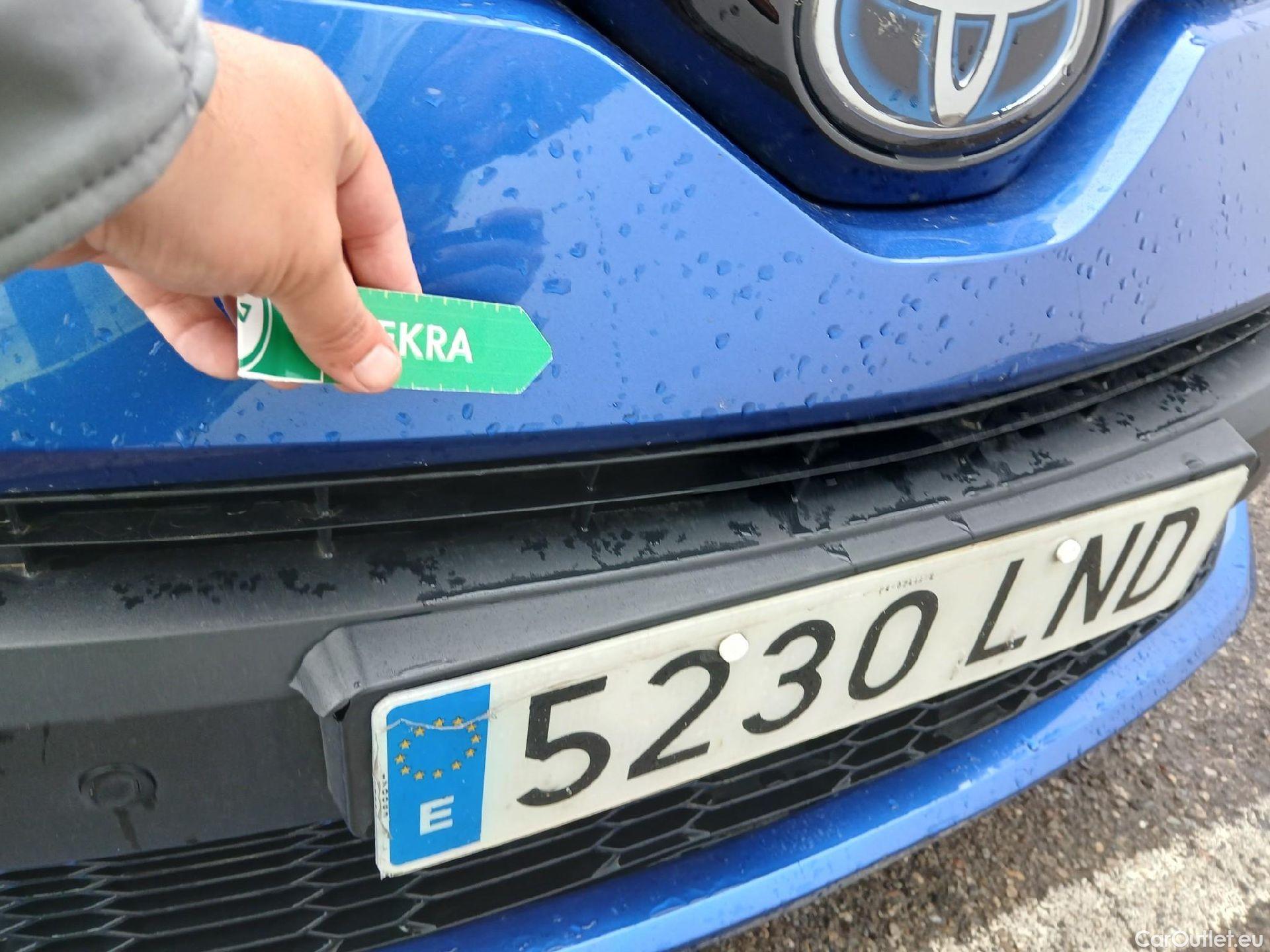  Toyota  C-HR TOYOTA  / 2019 / 5P / todoterreno 1.8 125H Advance #3