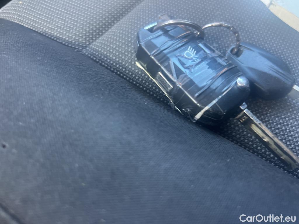  Citroen  Berlingo CITROEN  / 2018 / 4P / combi Talla M BlueHDi 100 LIVE (AC) #2