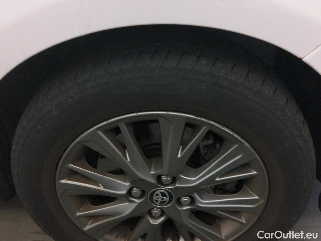  Toyota  Yaris TOYOTA  / 2017 / 5P / berlina con portón 1.5 100H Active #9