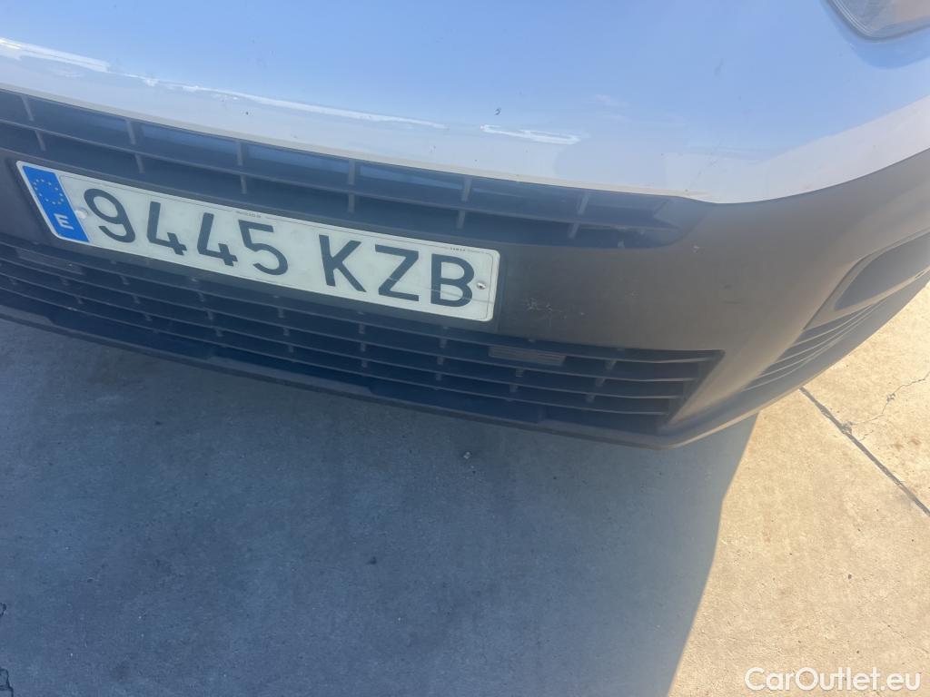  Citroen  Berlingo CITROEN  / 2018 / 4P / combi Talla M BlueHDi 100 LIVE (AC) #23