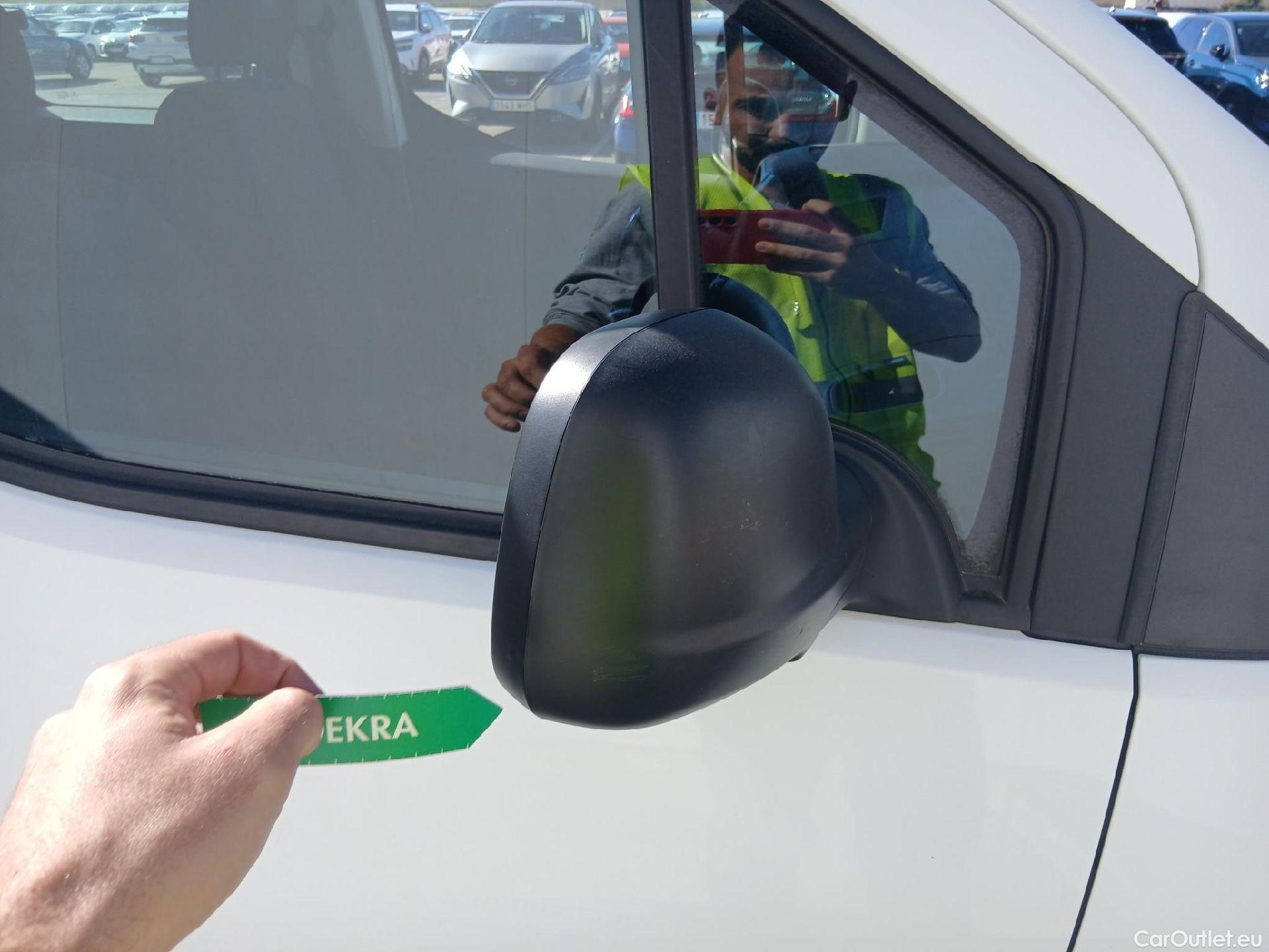  Citroen  Berlingo CITROEN  / 2018 / 5P / combi Talla M BlueHDi 100 S&S LIVE PACK (IND) #24