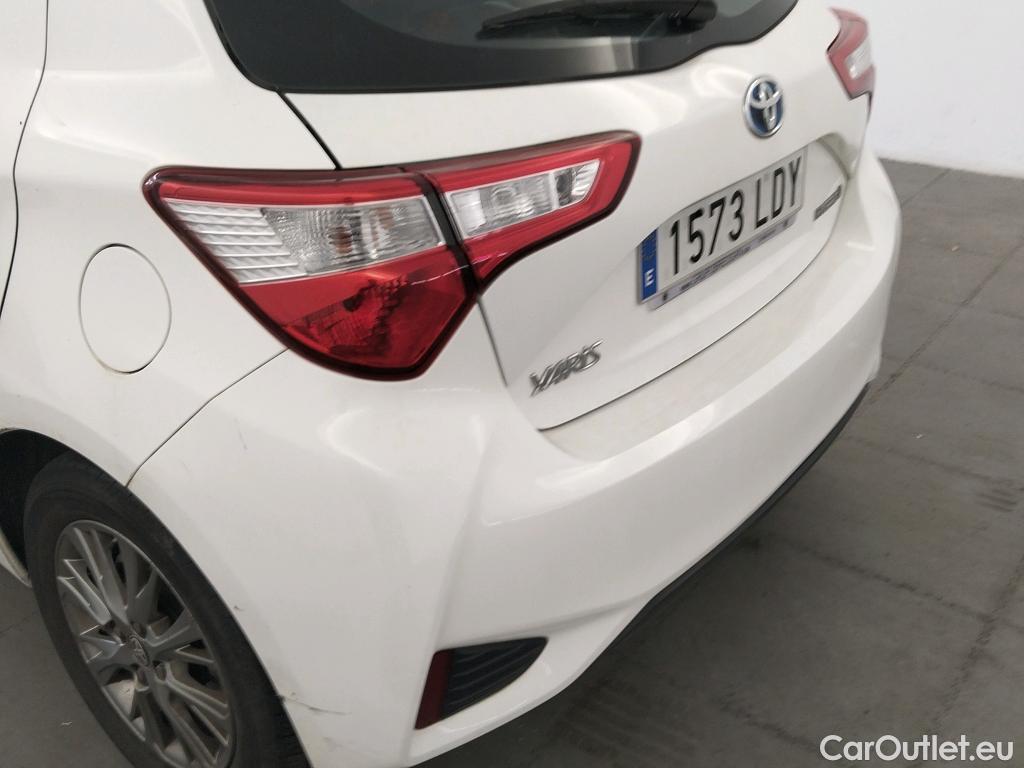  Toyota  Yaris TOYOTA  / 2017 / 5P / berlina con portón 1.5 100H Active #13