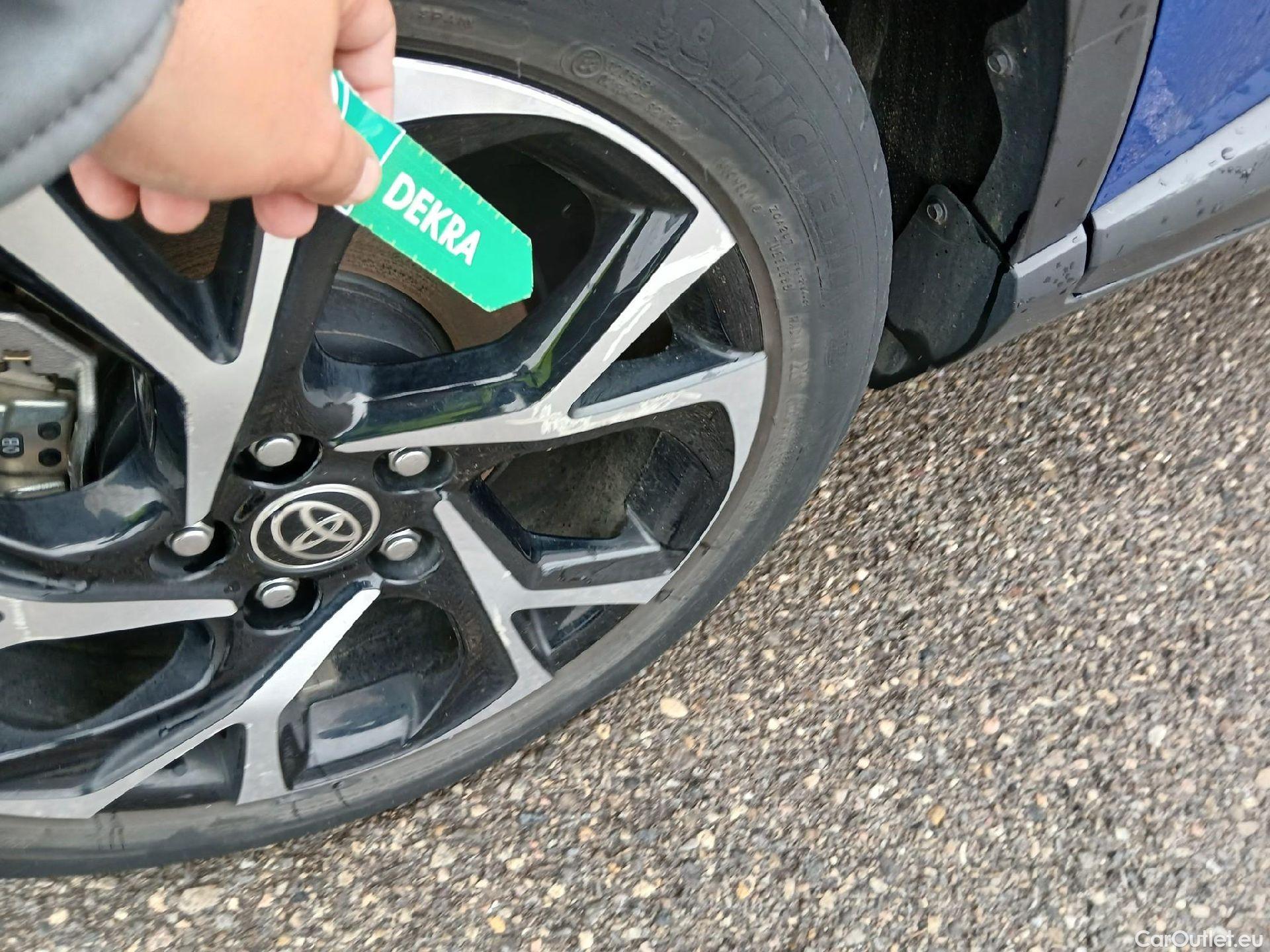  Toyota  C-HR TOYOTA  / 2019 / 5P / todoterreno 1.8 125H Advance #19