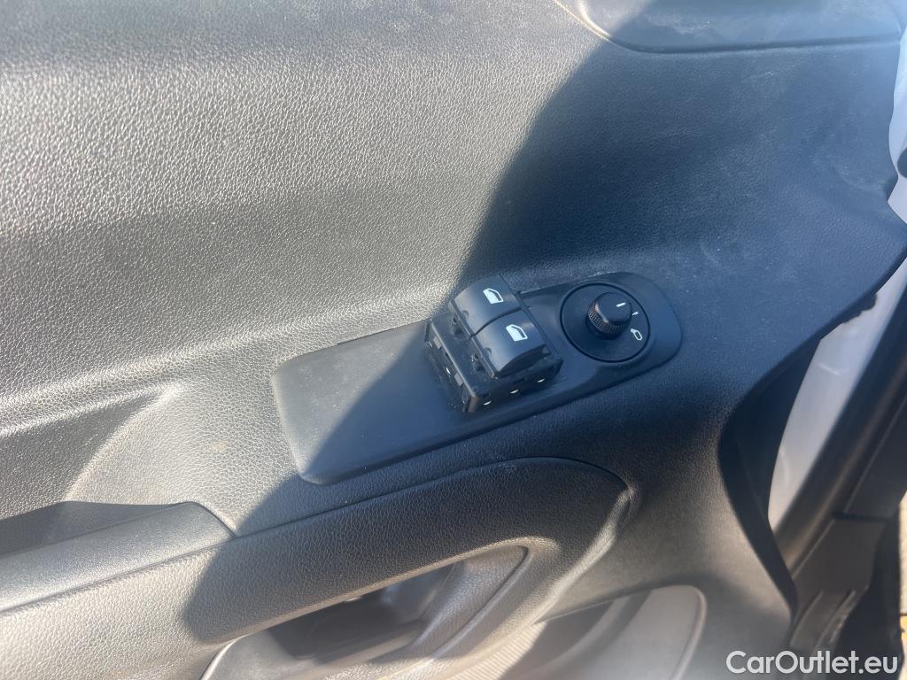  Citroen  Berlingo CITROEN  / 2018 / 4P / combi Talla M BlueHDi 100 LIVE (AC) #16