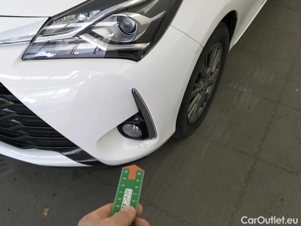  Toyota  Yaris TOYOTA  / 2017 / 5P / berlina con portón 1.5 100H Active #12