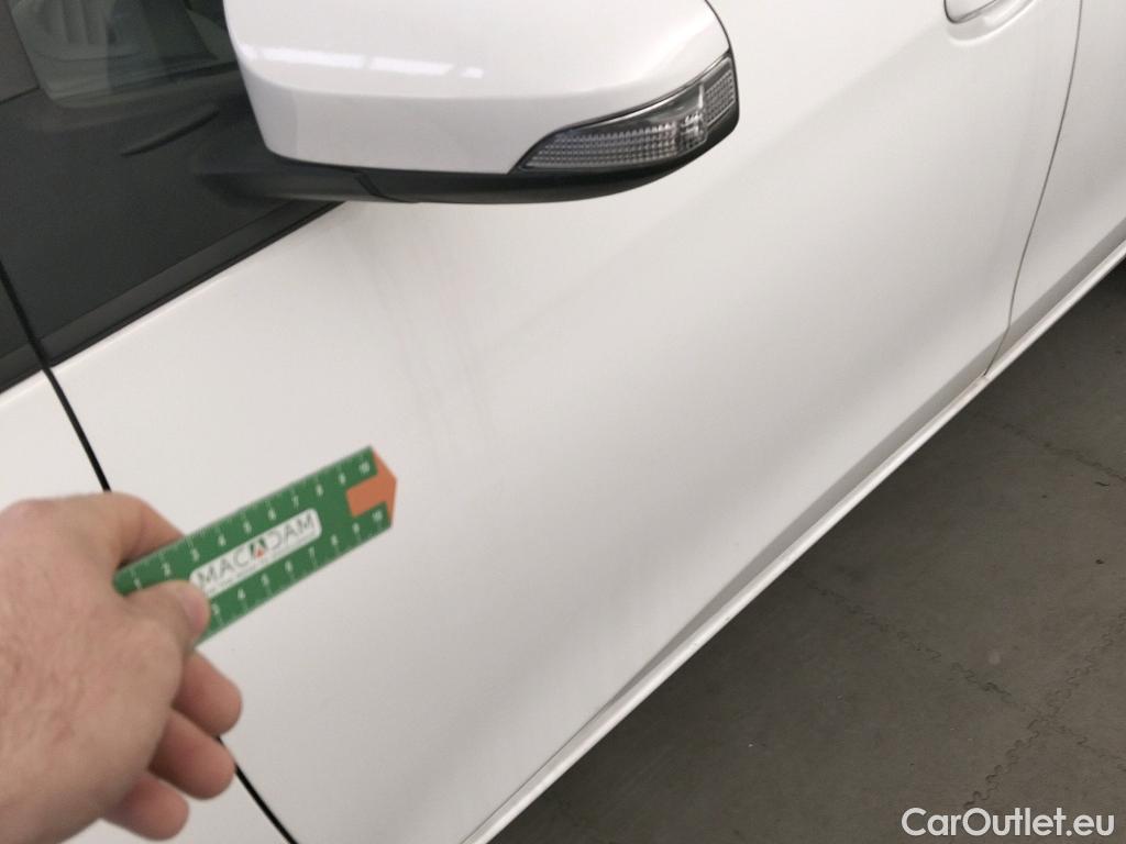  Toyota  Yaris TOYOTA  / 2017 / 5P / berlina con portón 1.5 100H Active #5