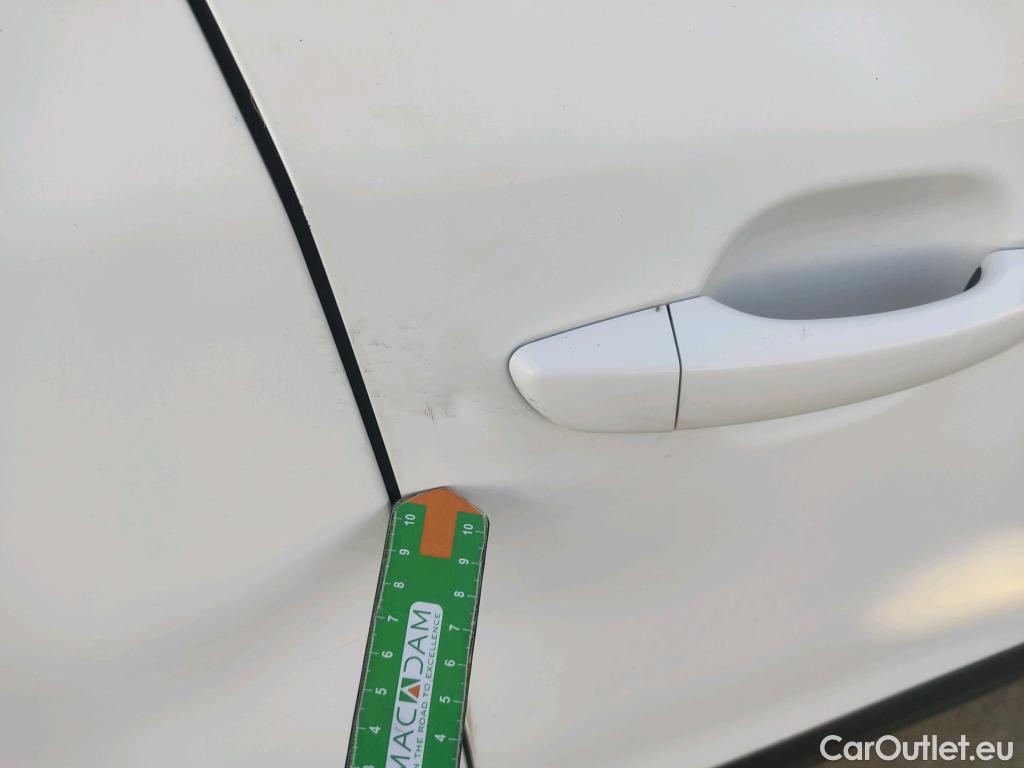  Peugeot  2008 PEUGEOT  / 2019 / 5P / todoterreno Active BlueHDI 81kW (110CV) #24