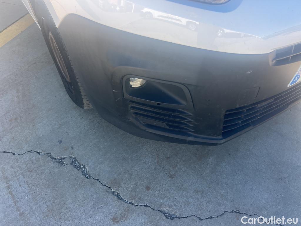  Citroen  Berlingo CITROEN  / 2018 / 4P / combi Talla M BlueHDi 100 LIVE (AC) #24