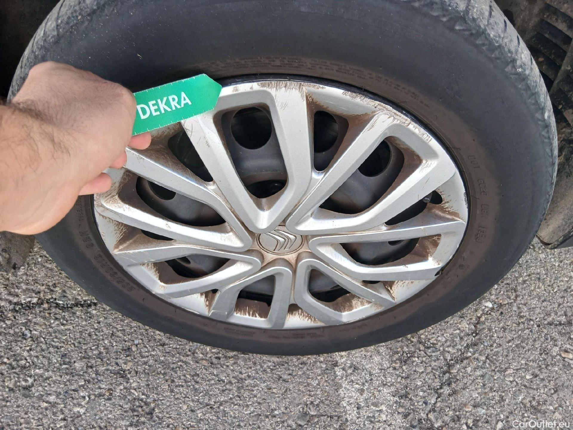  Citroen  Berlingo CITROEN  / 2018 / 5P / combi Talla M BlueHDi 100 S&S LIVE PACK (IND) #27