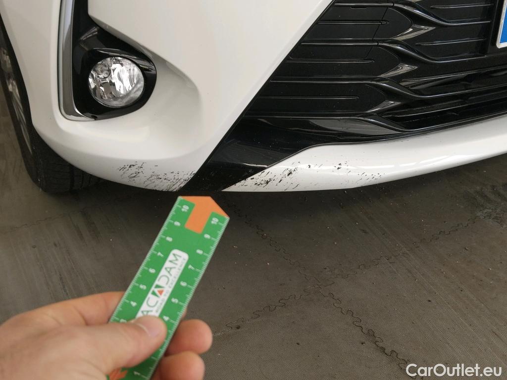  Toyota  Yaris TOYOTA  / 2017 / 5P / berlina con portón 1.5 100H Active #16