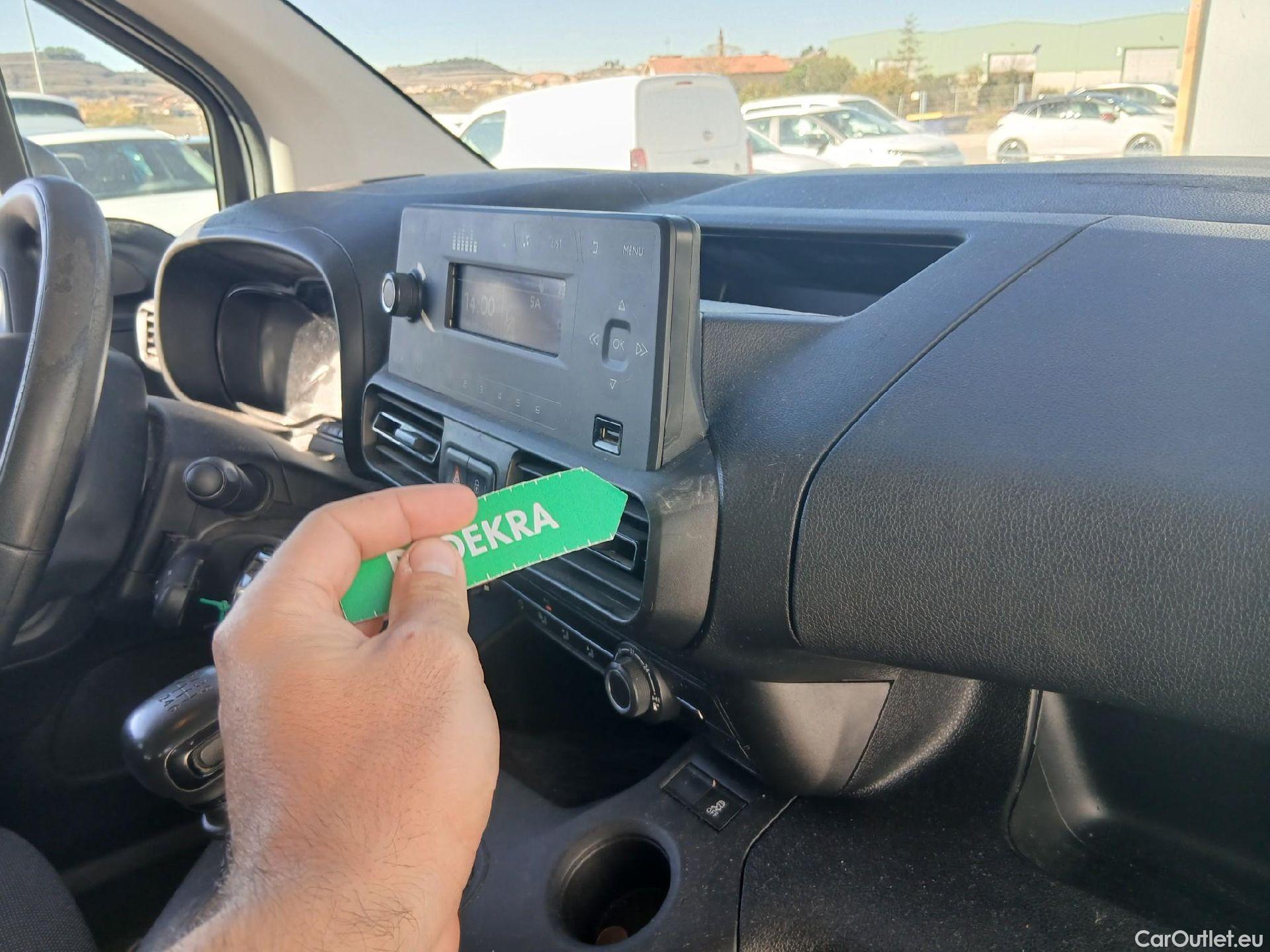  Citroen  Berlingo CITROEN  / 2018 / 5P / combi Talla M BlueHDi 100 S&S LIVE PACK (IND) #31