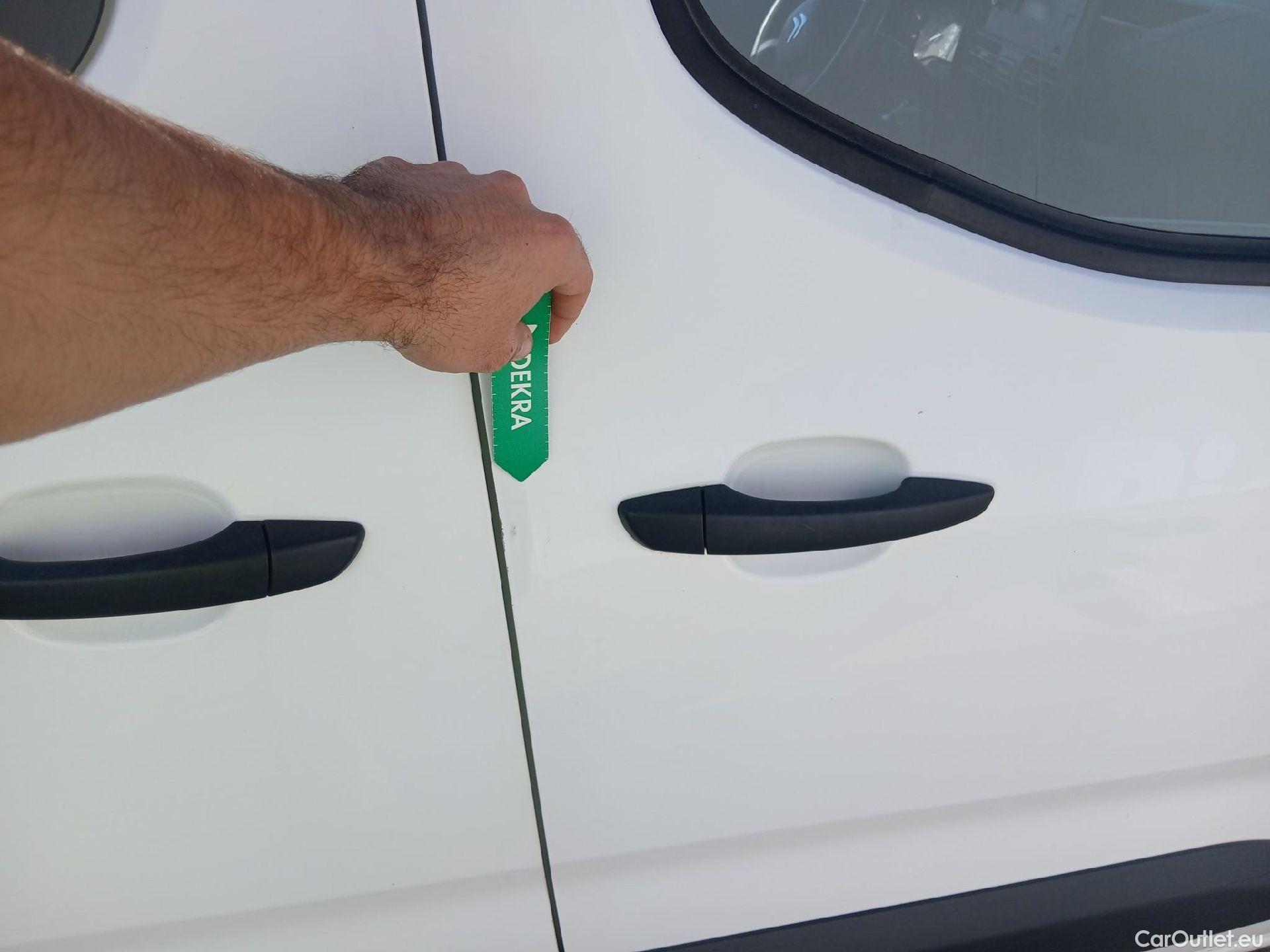  Citroen  Berlingo CITROEN  / 2018 / 5P / combi Talla M BlueHDi 100 S&S LIVE PACK (IND) #21