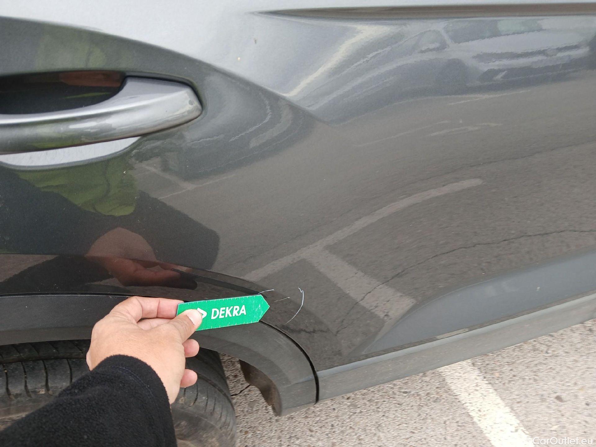  Volkswagen  T-ROC VOLKSWAGEN  / 2017 / 5P / todoterreno Advance 2.0 TDI 110kW (150CV) DSG (AC2) #9