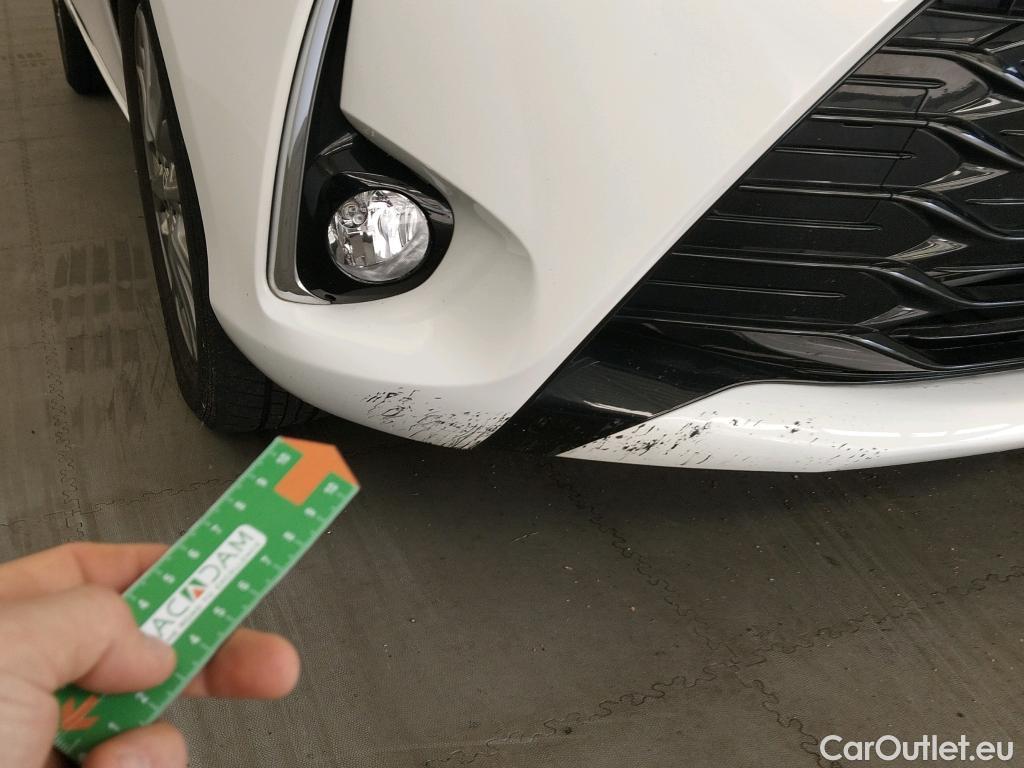  Toyota  Yaris TOYOTA  / 2017 / 5P / berlina con portón 1.5 100H Active #12