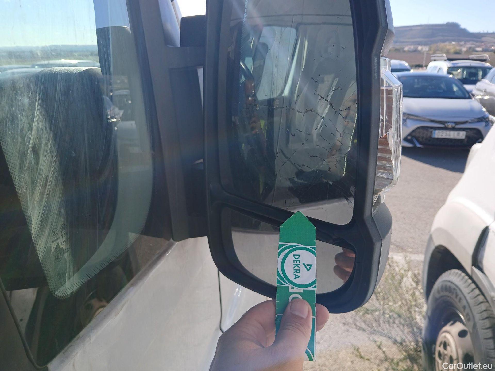  Peugeot  Boxer PEUGEOT  / 2014 / 4P / furgón 333 L2 H1 BHDI 103kW (140CV) S&S 6 V. M (AC) #102