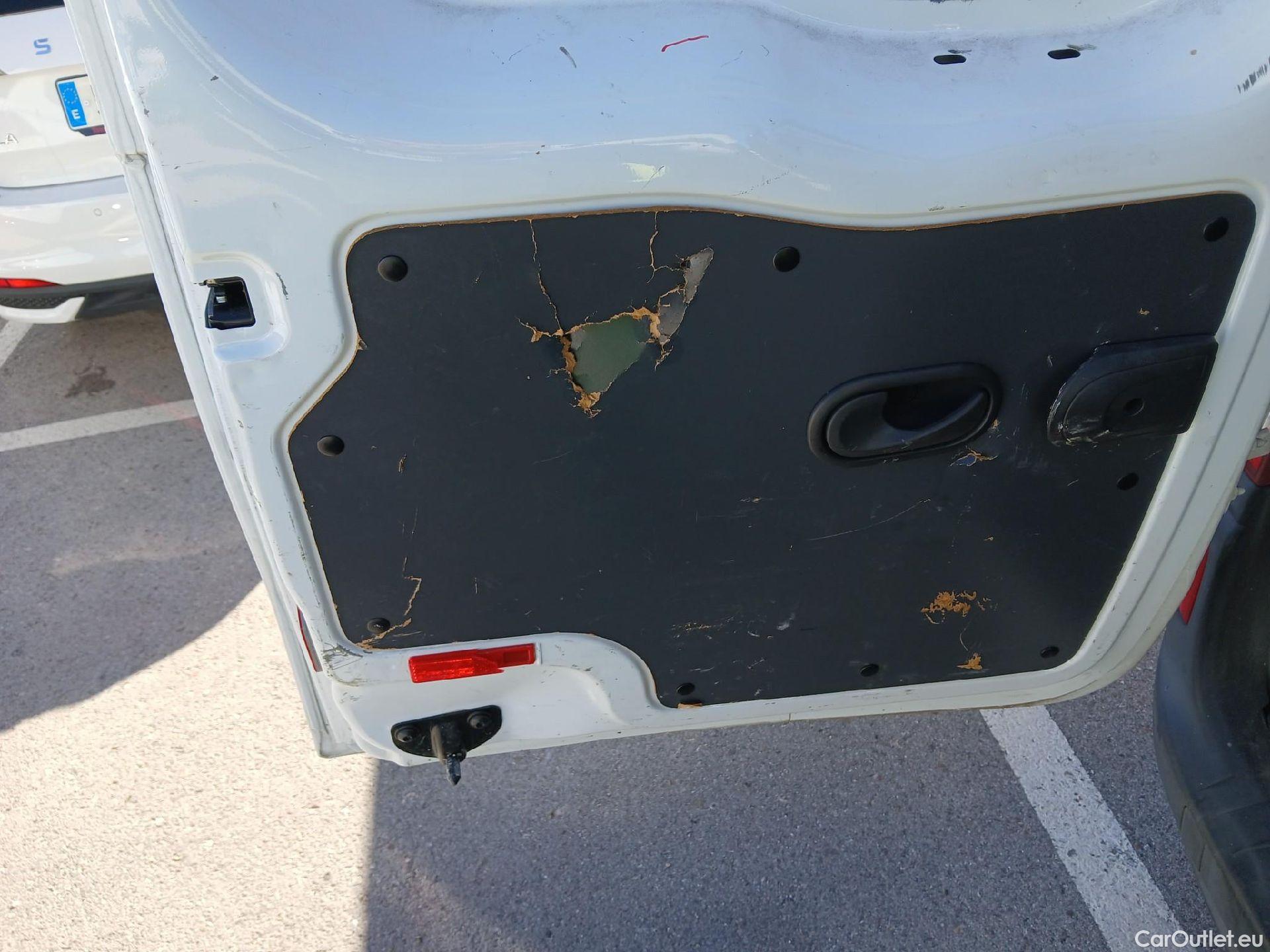  Mercedes  Citan MERCEDES-BENZ  / 2012 / 4P / furgón derivado de turismo 109 CDI Furgón Largo #5