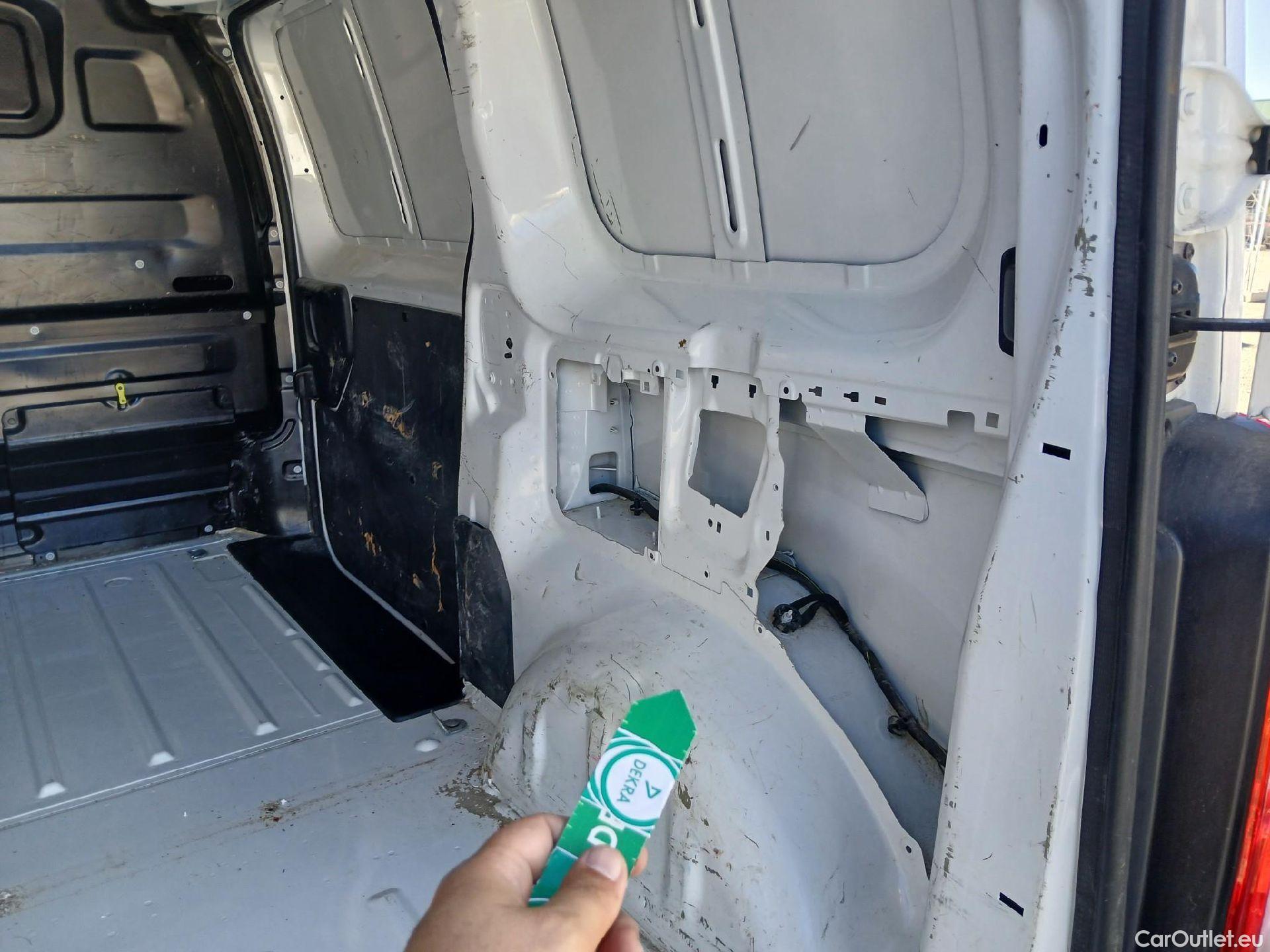  Peugeot  Expert PEUGEOT  / 2016 / 4P / furgón Furgón Pro 2.0 BlueHDi 120 S&S Standard #30