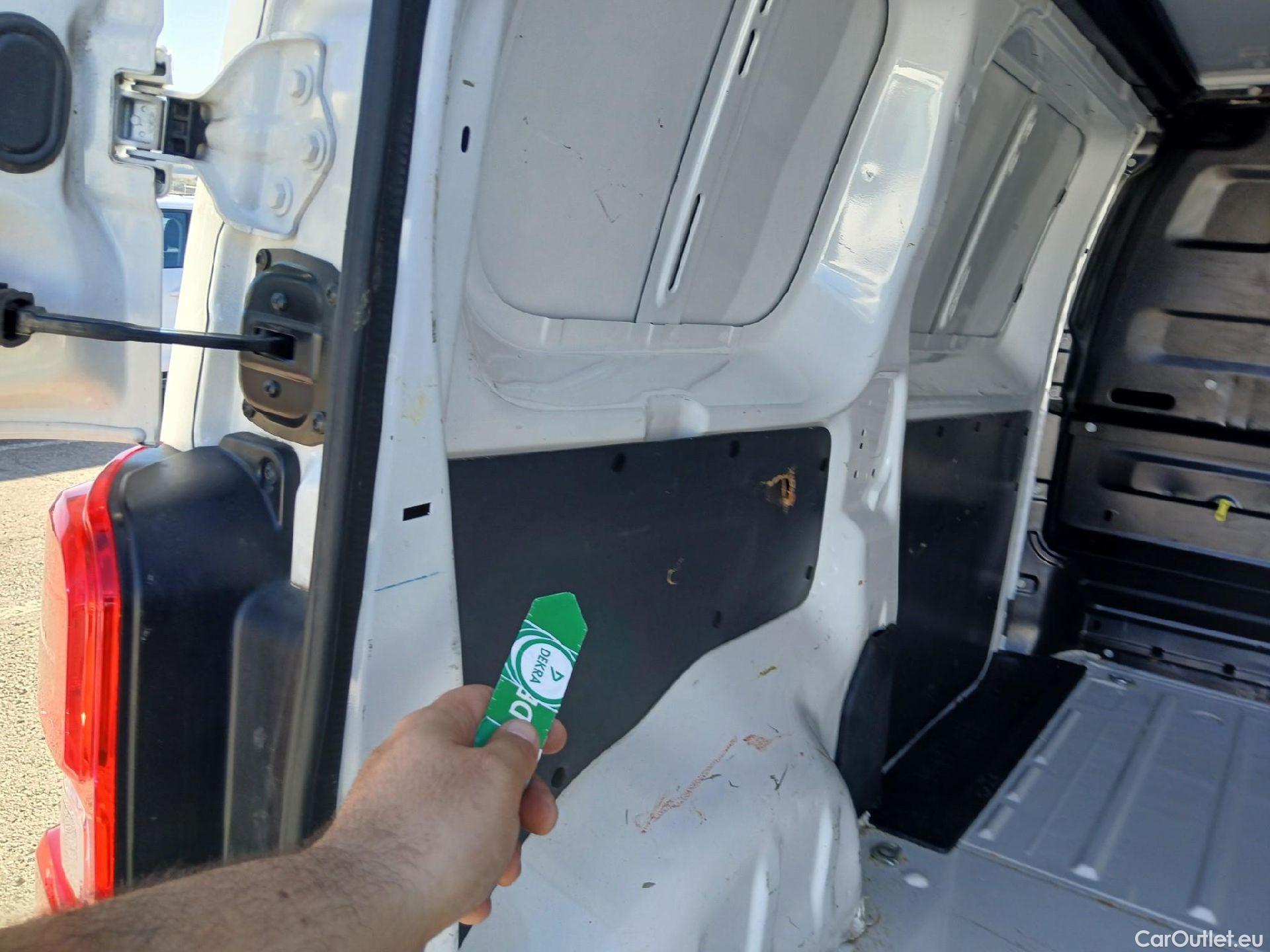  Peugeot  Expert PEUGEOT  / 2016 / 4P / furgón Furgón Pro 2.0 BlueHDi 120 S&S Standard #29