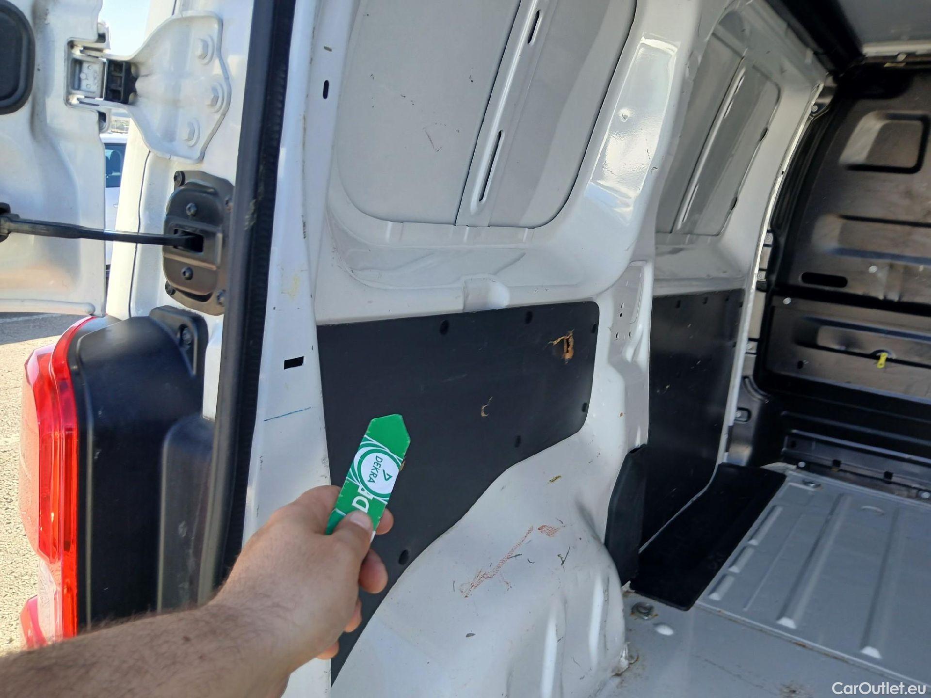  Peugeot  Expert PEUGEOT  / 2016 / 4P / furgón Furgón Pro 2.0 BlueHDi 120 S&S Standard #28