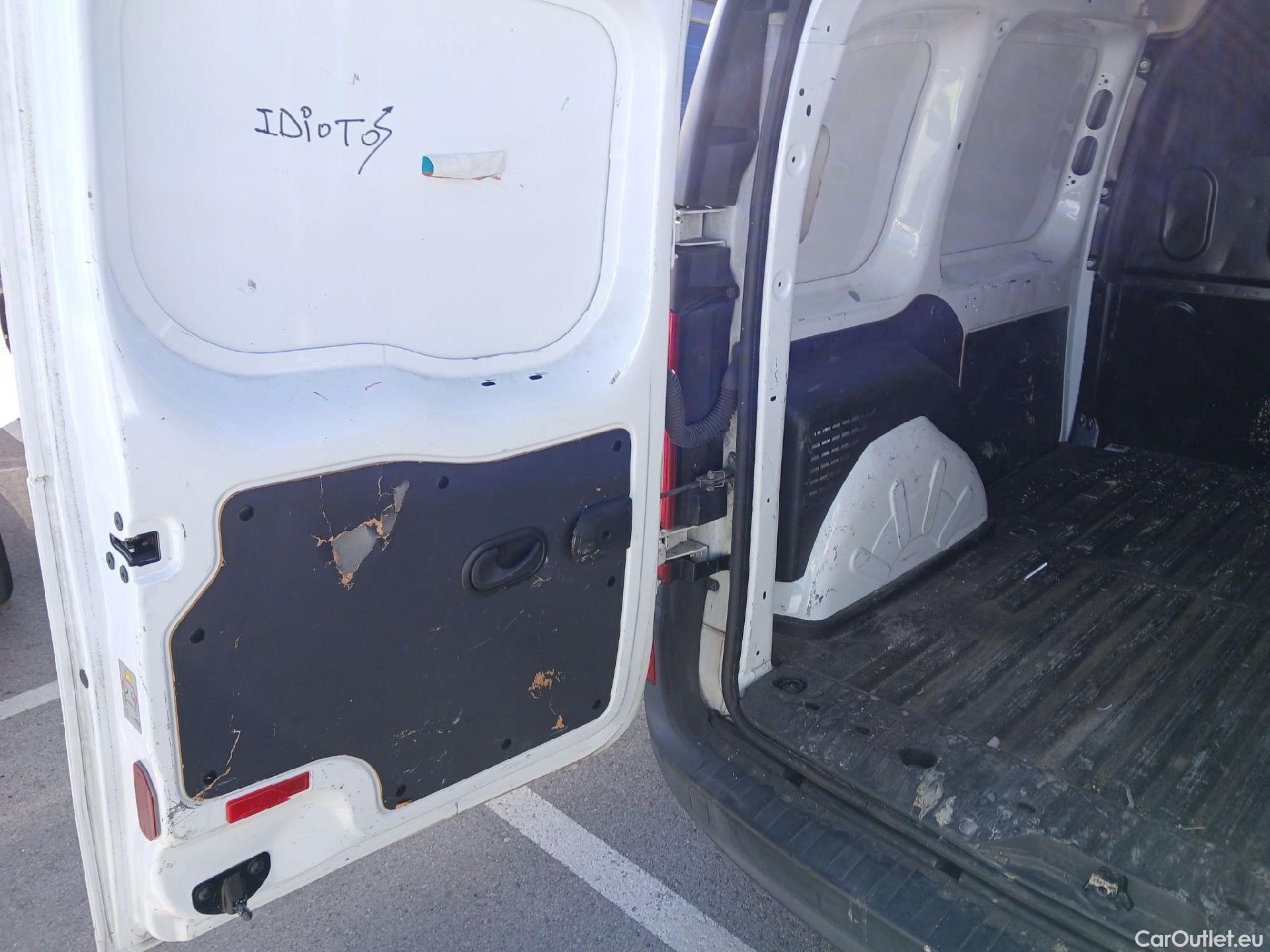  Mercedes  Citan MERCEDES-BENZ  / 2012 / 4P / furgón derivado de turismo 109 CDI Furgón Largo #10