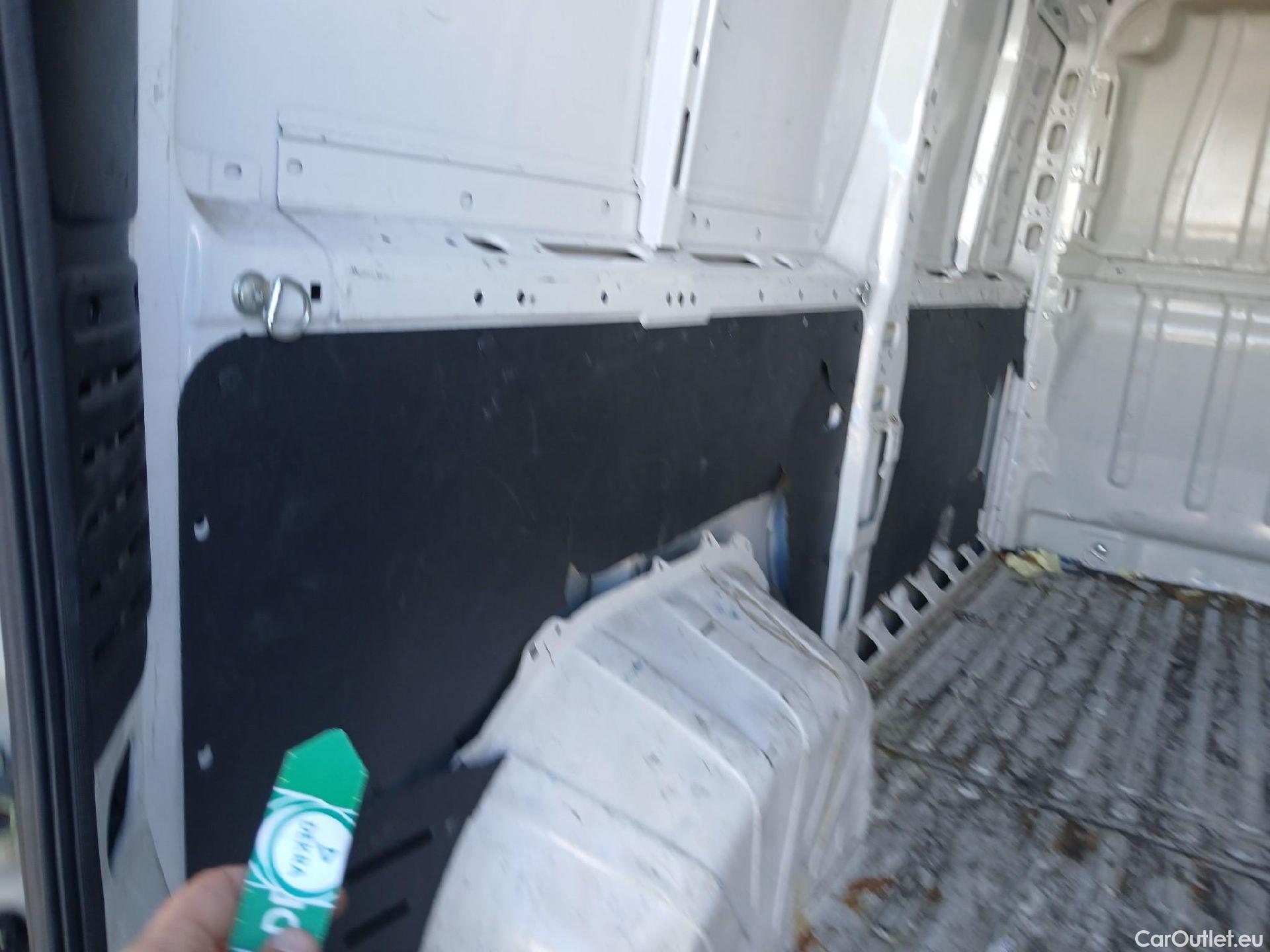  Peugeot  Boxer PEUGEOT  / 2014 / 4P / furgón 333 L2 H1 BHDI 103kW (140CV) S&S 6 V. M (AC) #23