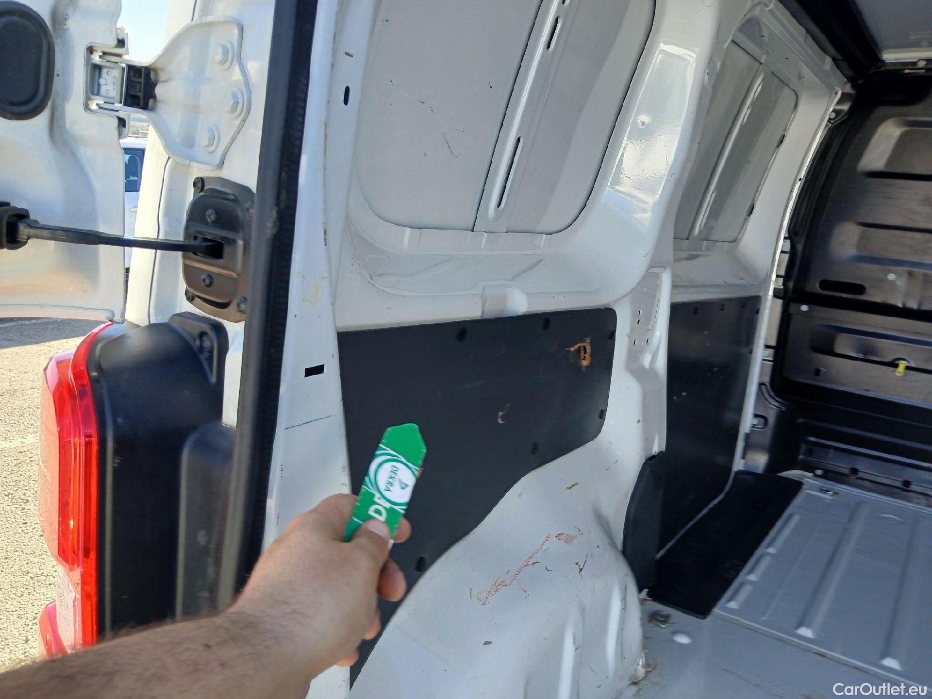  Peugeot  Expert PEUGEOT  / 2016 / 4P / furgón Furgón Pro 2.0 BlueHDi 120 S&S Standard #27