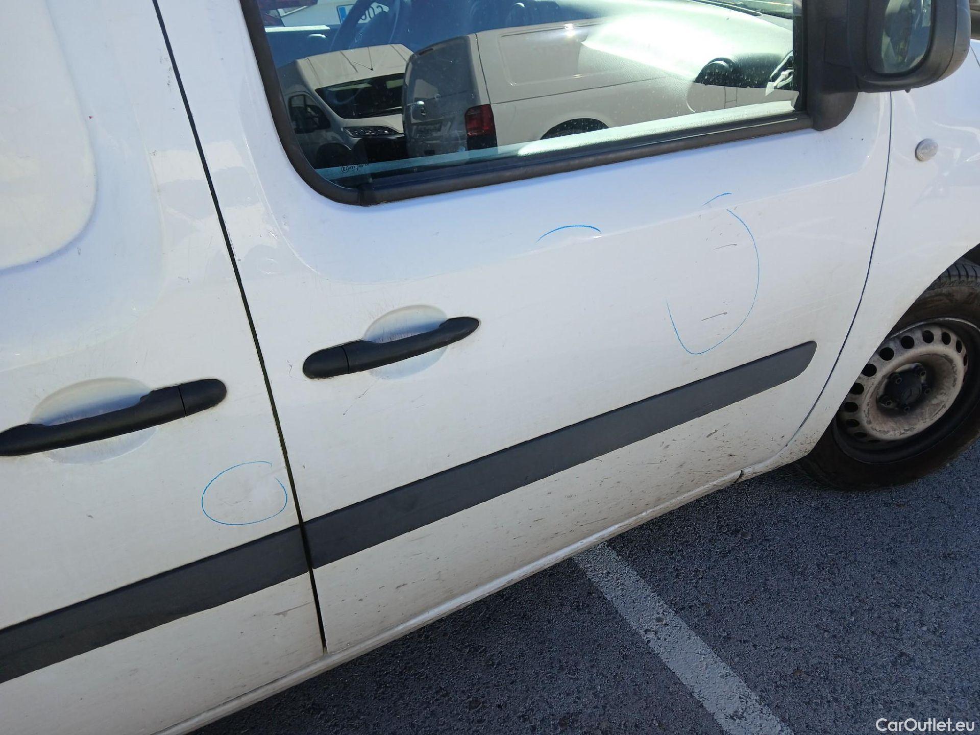  Mercedes  Citan MERCEDES-BENZ  / 2012 / 4P / furgón derivado de turismo 109 CDI Furgón Largo #33